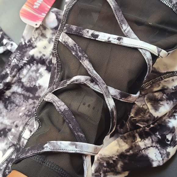 BLACK/GREY/PINK FLORAL MID-RISE LEGGING W/ STRAPPY MESH PANELS #7L18-02 - Picture 10 of 13